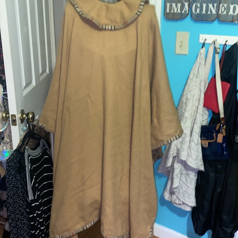 Cape/ Wrap - Picture 5 of 5